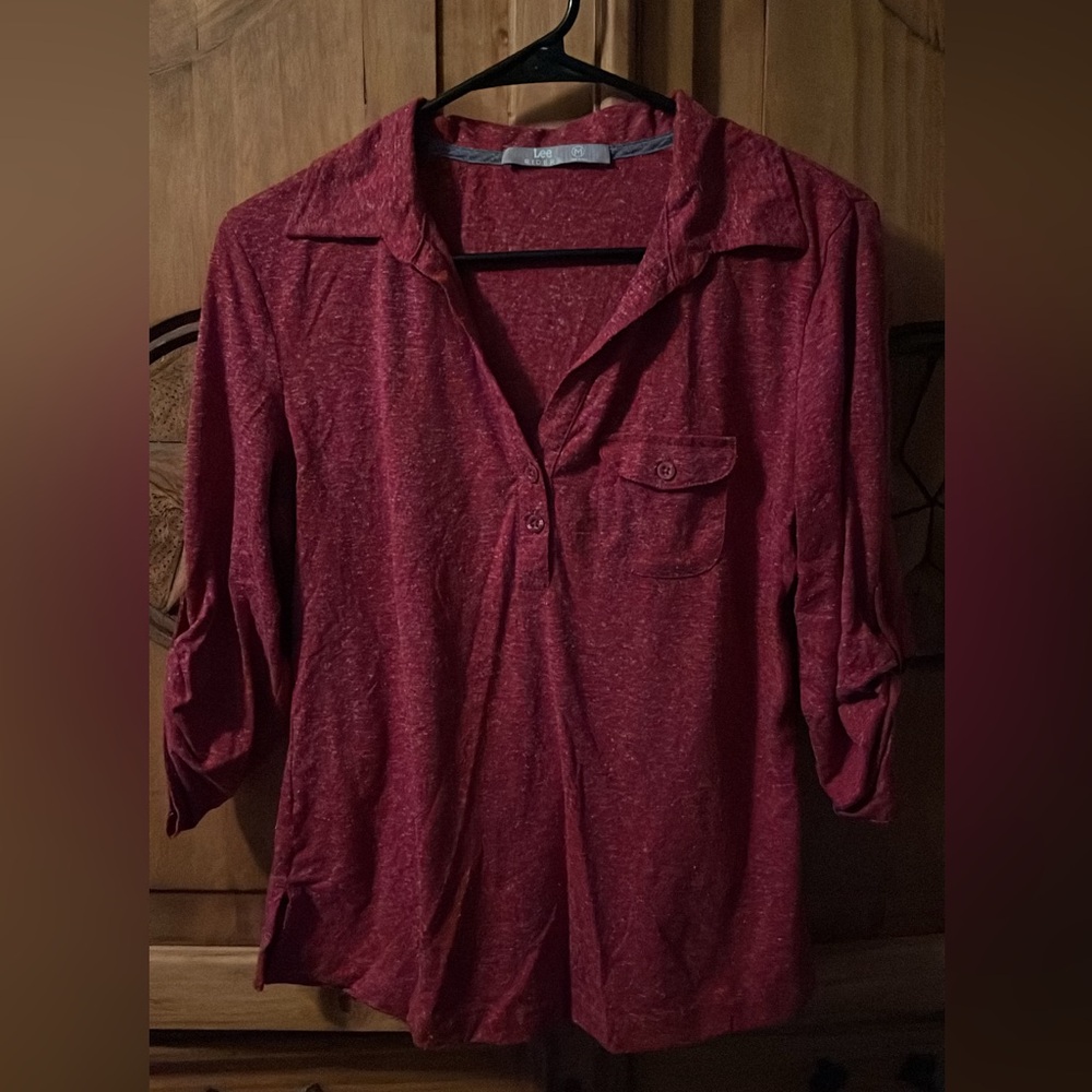 Riders by Lee half quarter sleeve top; maroon colored, button down front